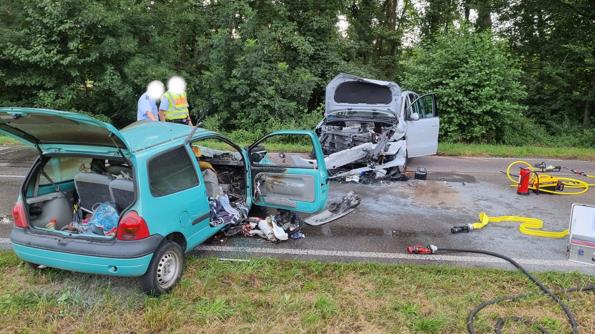Schwerer Verkehrsunfall, Pkw-Fahrer tödlich verletzt